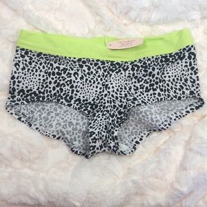 NWT Victoria's Secret Boy Short Panties Size Small